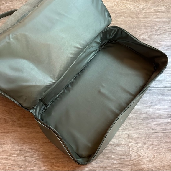 The Weekender Bag - Picture 7 of 11